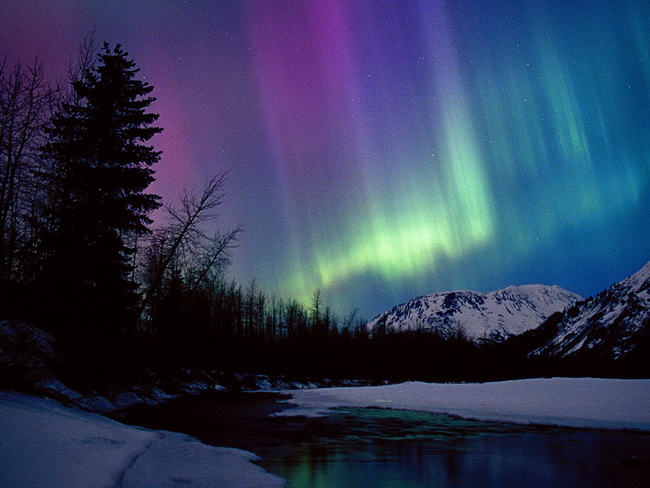 northern-lights-over-portage-river-valley-alaska